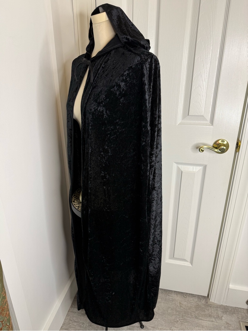Black crushed Velvet Hooded Cape/Cloak costume free size cosplay renaissance - Picture 5 of 9
